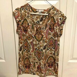 Blouse - DR2 Brand. Capped Sleeve. Paisley